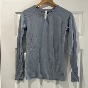 🎉🎉💕💕💙 Athleta Women’s Performance Blue Long Sleeve Shirt. NWOT